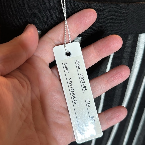 NWT Spense Black Gray White Stripe Knit Pencil Skirt Size Small - Picture 5 of 7